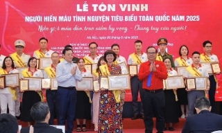 Cô giáo Hoàng Quỳnh Loan: Hạnh phúc là trao đi yêu thương